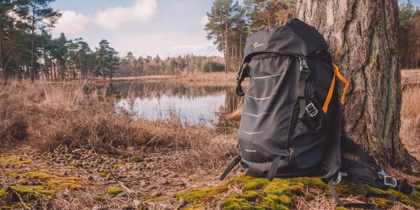 ¿Cómo ajustar una mochila de montaña?