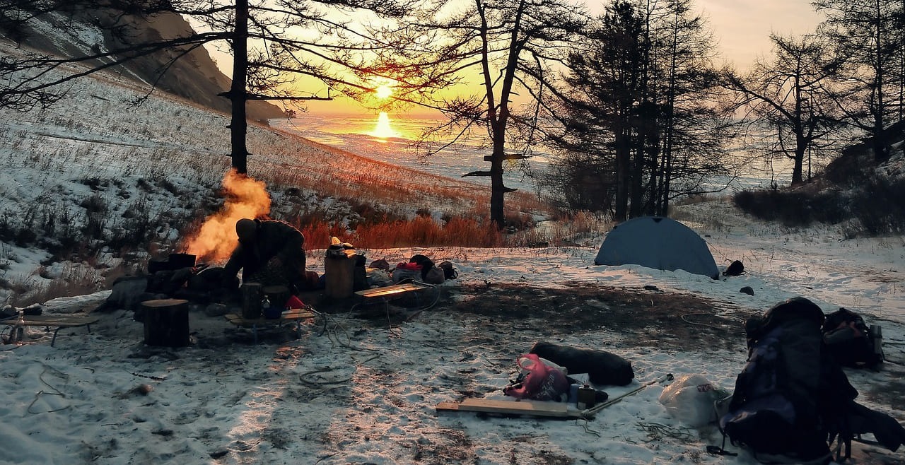 ¿Cómo acampar en invierno? Trucos y material necesario