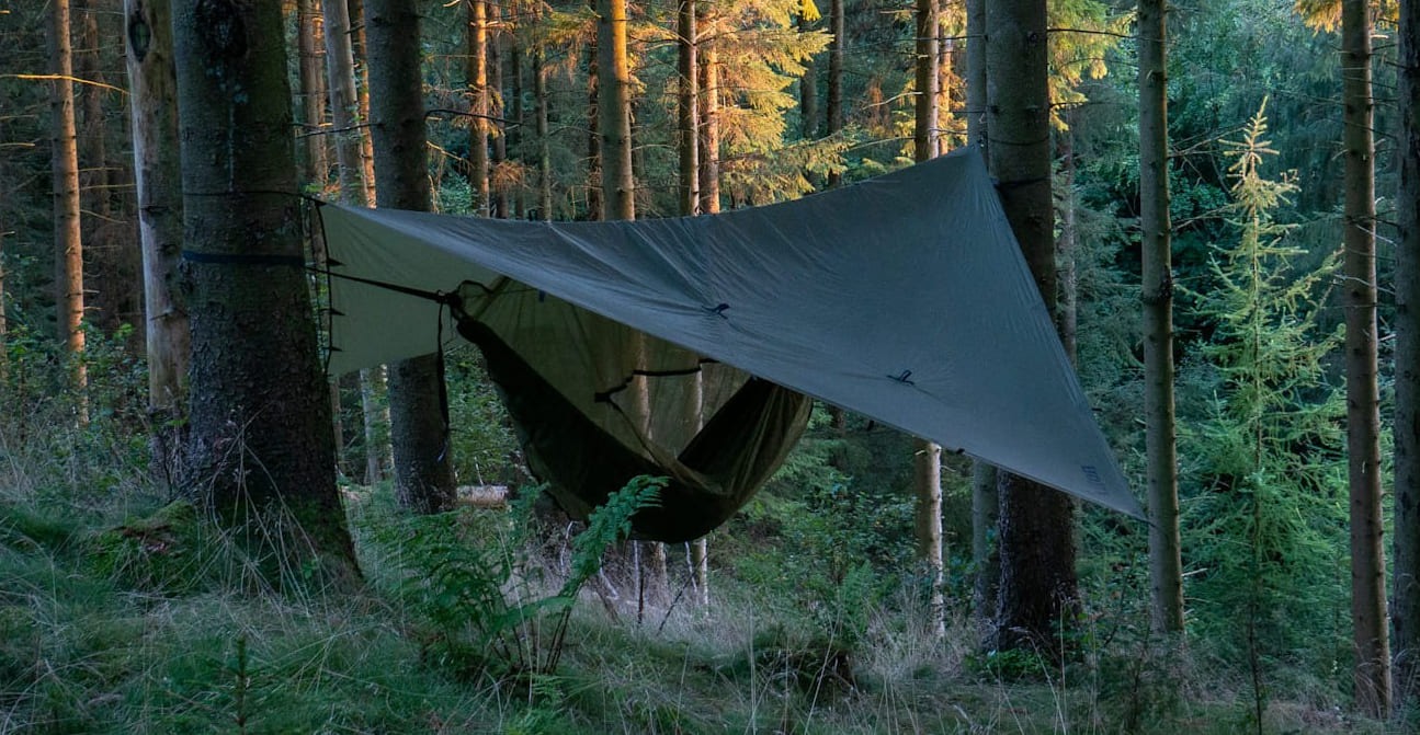 ¿Qué es un tarp de supervivencia? Usos y consejos