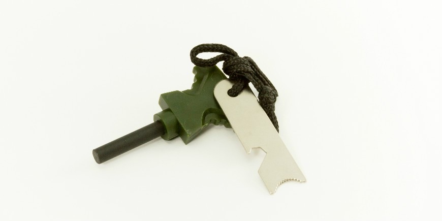 Cómo utilizar un pedernal para hacer fuego
